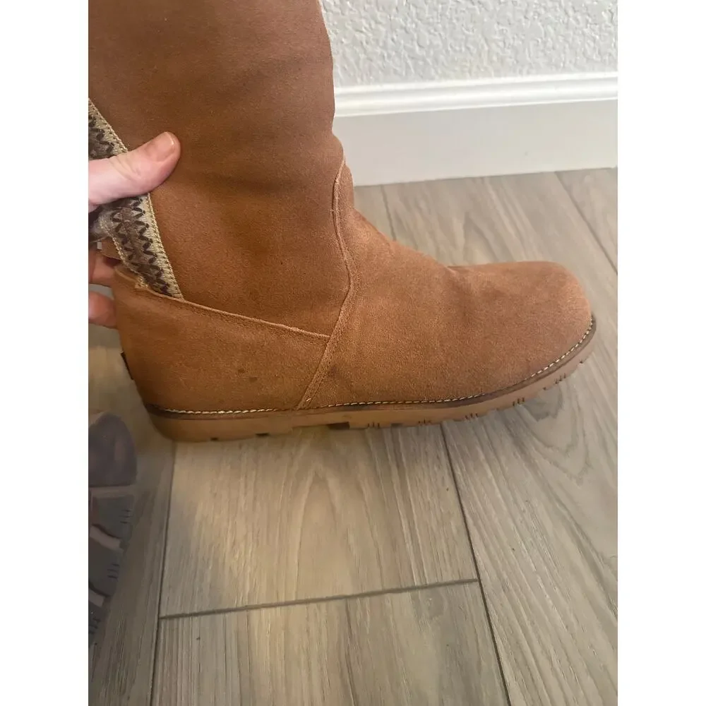 LAMO Madelyn Boots Womens Sz 8 Chestnut Suede Lace Up Back Sonoran Winter